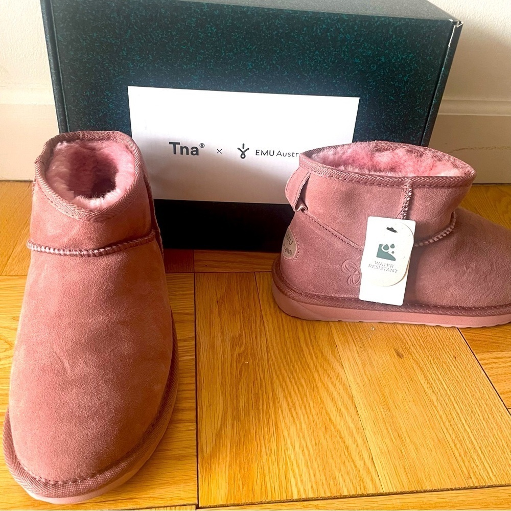 NIB TNAxEmu Australia Stinger Micro boots blush pink size 7